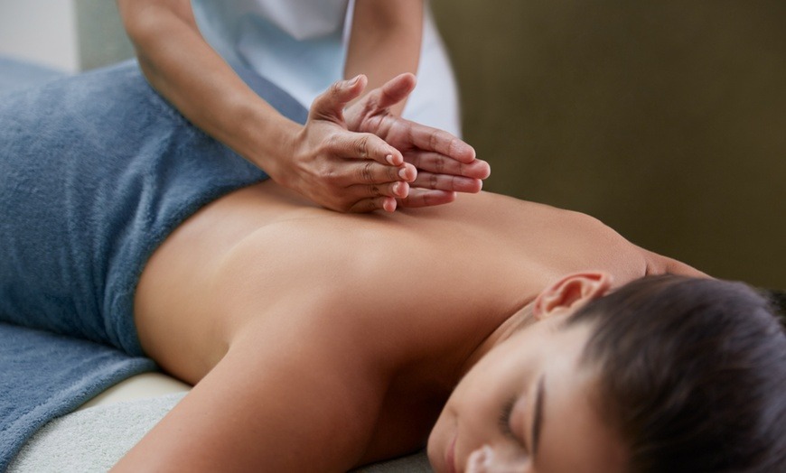 Aroma Therapy - Back, Neck & Shoulder Massage (30min)